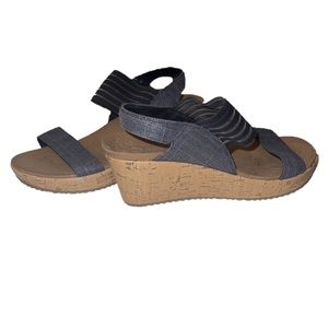 Sketcher Luxe foam Shoes! stretchy strap across top of foot. Very comfortable!